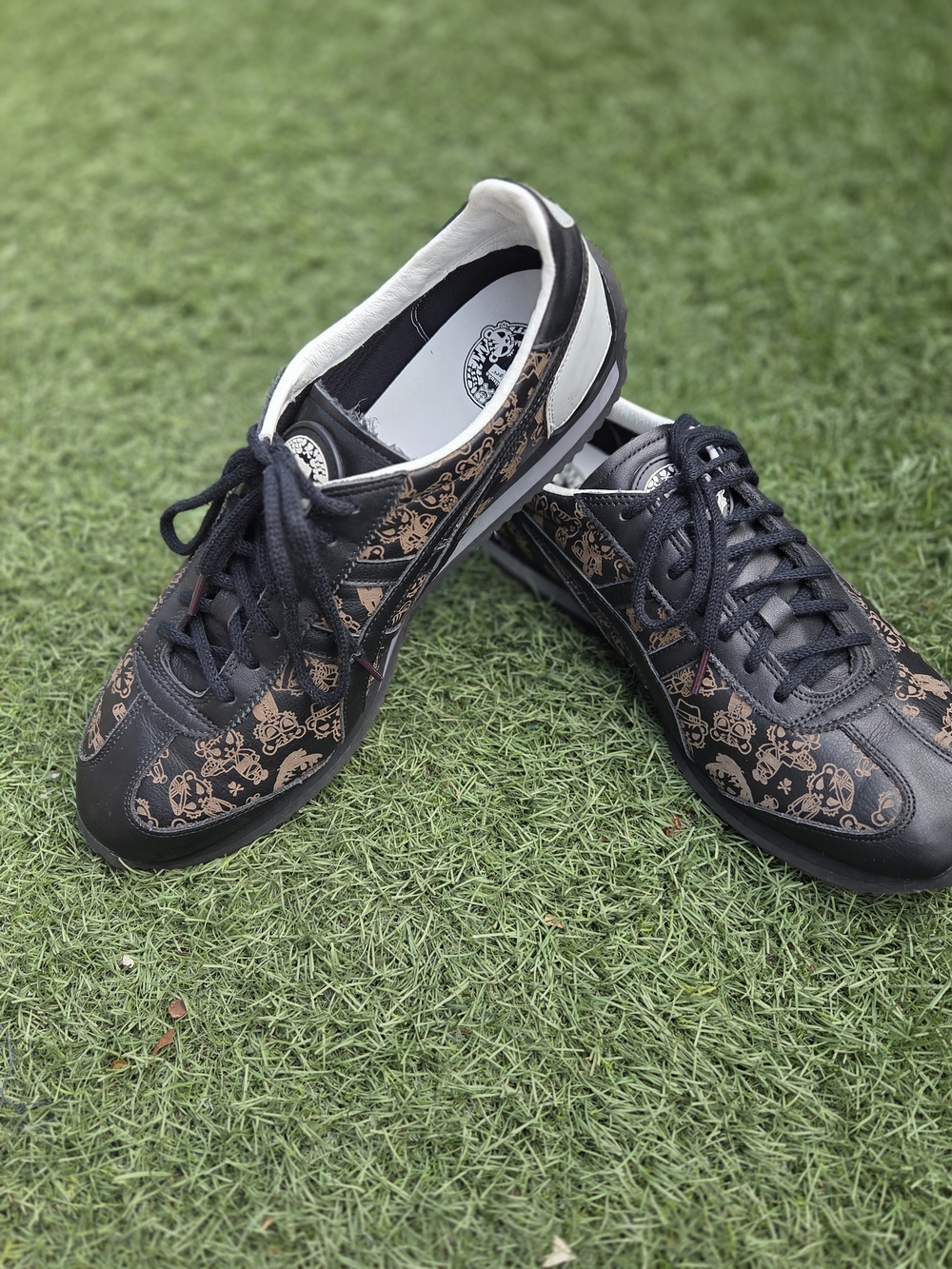 Onitsuka Tiger by Asics Black Sneakers with Brown Pattern - Picture 4 of 7